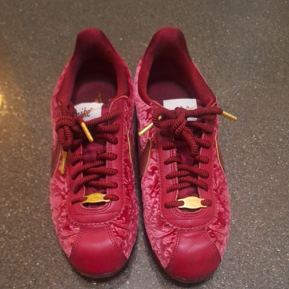 Nike Women's Burgundy and Pink Sneakers